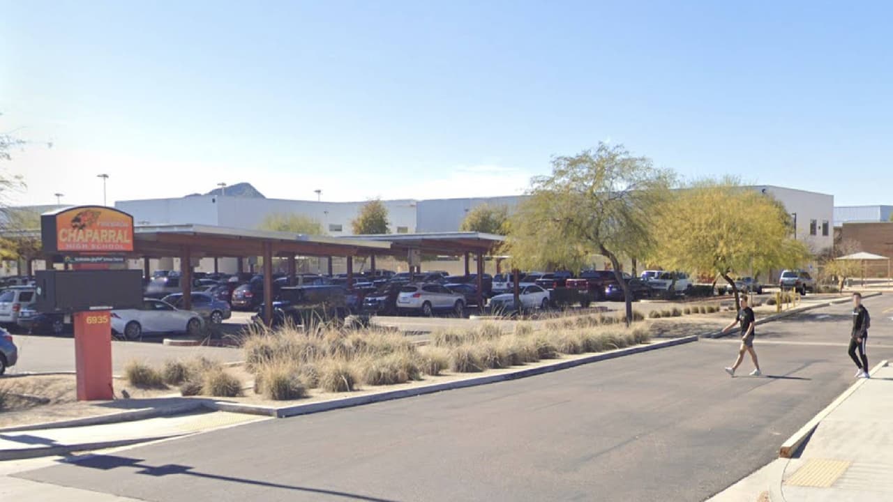 Reportan brote de coronavirus en una preparatoria de Scottsdale, Arizona 
