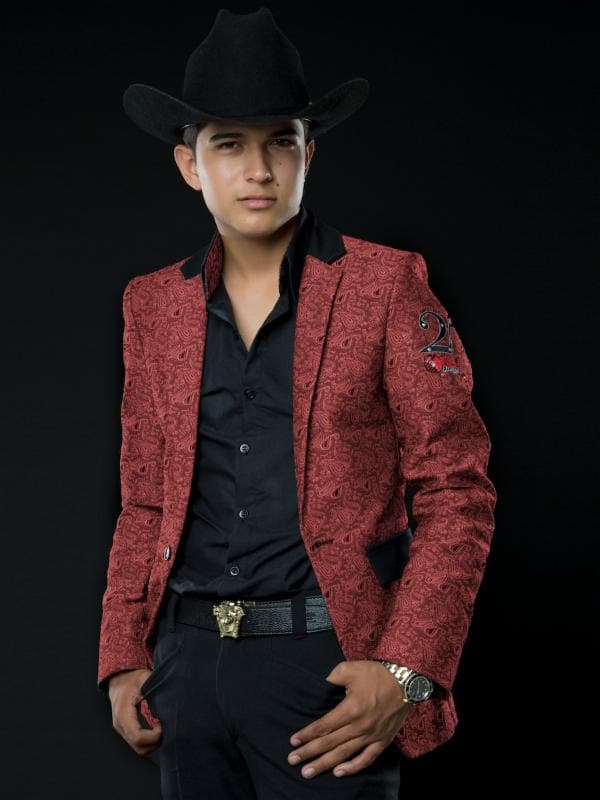 Ulices, nació en Villa Juárez, municipio de Navolato, Sinaloa, cuenta con 17 años y proviene de una familia de agricultores, su padre es jefe de invernaderos en un campo agrícola. Aparte de tocar la guitarra, Ulices también toca el requinto, el bajo y la batería y en un futuro quiere aprender a tocar el acordeón y el violín.