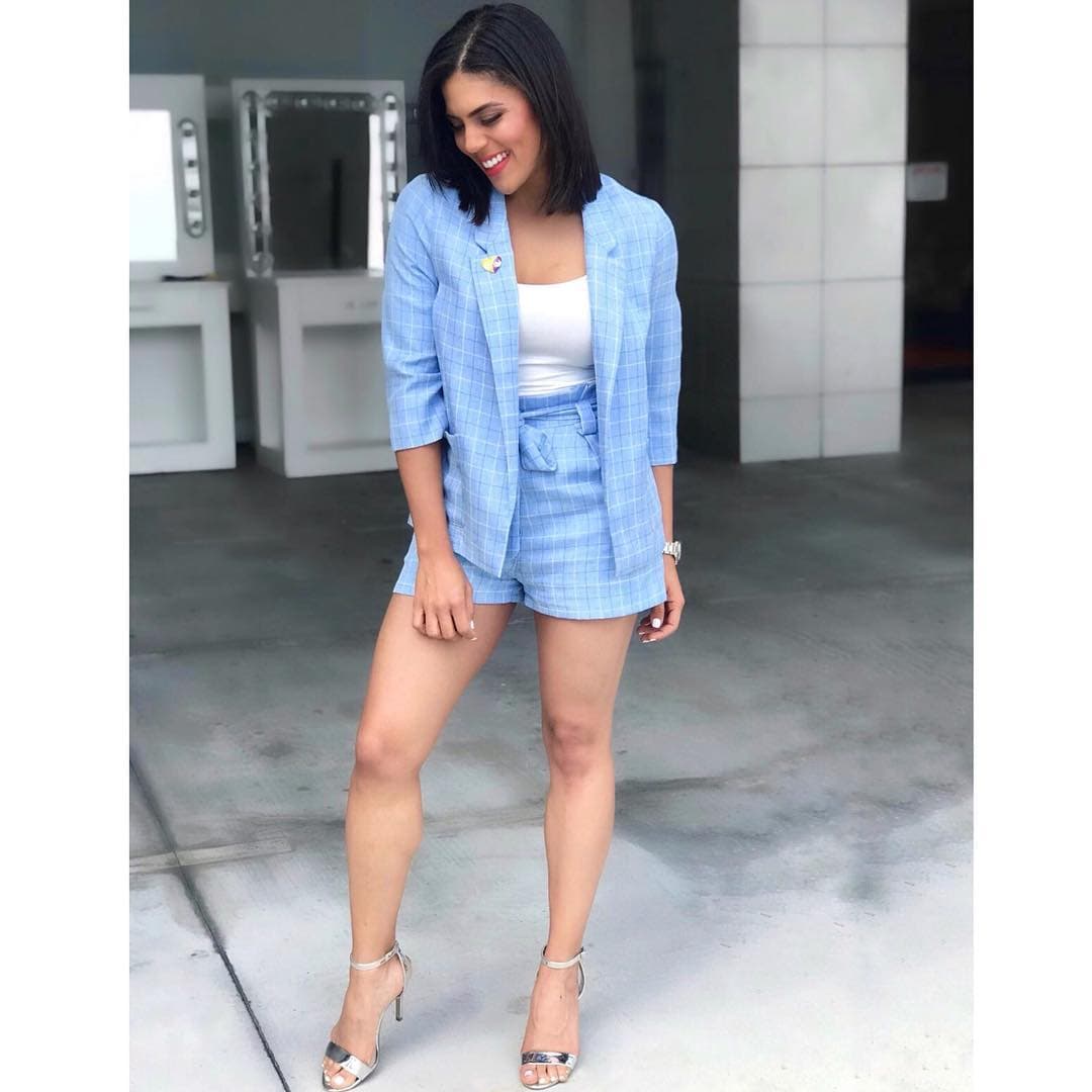 Desde años anteriores Francisca ha impuesto tendencias. Aquí modeló en el 2017 usando un conjunto de chaqueta y pantalón corto a cuadros, cuando apenas estas piezas tomaban fuerza en la moda.