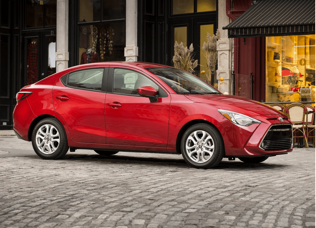 Modelo: 
<b>Toyota Yaris iA sedán </b>(antes conocido como Scion iA)
<br>Planta en la que se construye: Mazda Salamanca
<br>Ventas totales en 2016: 27,983 unidades
<br>Precio inicial: 15,950 dólares
<br>Precio inicial + impuesto fronterizo del 20%: 
<b>19,140 dólares</b>