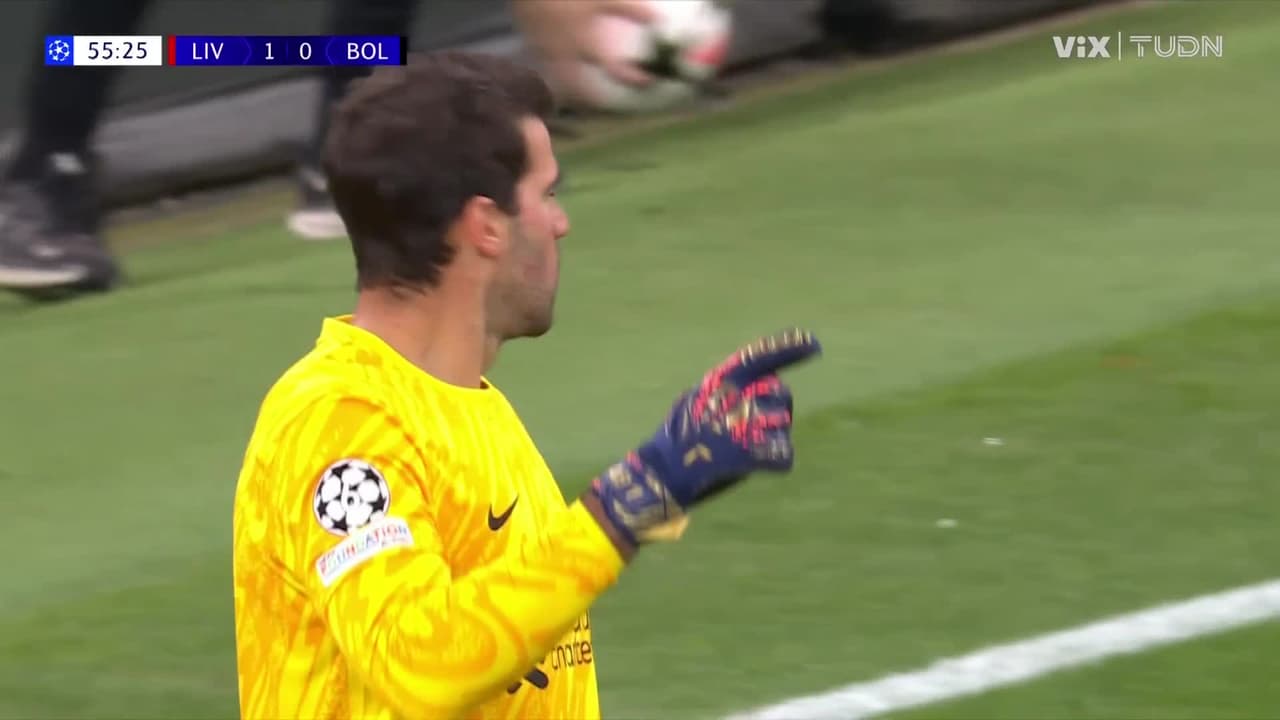 ¡Paradón de Allison! Bologna busca empate