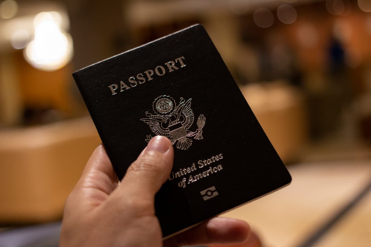 Qué se sabe del proyecto republicano para no dar o quitarle el pasaporte a algunos ciudadanos de EEUU