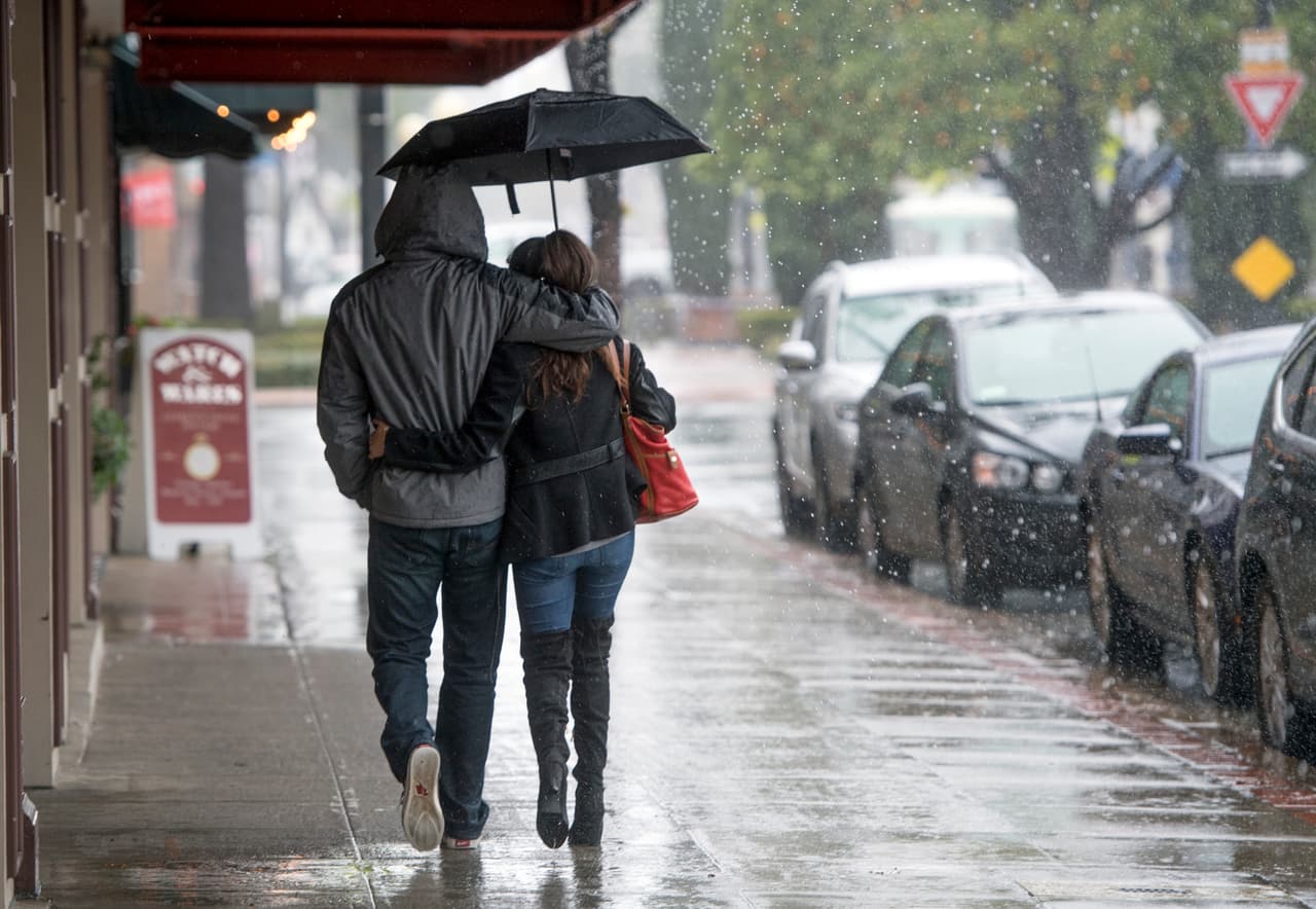 Alertan de posibles inundaciones y deslaves por las lluvias en Los Ángeles