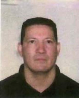 <h3 class="cms-H3-H3"><b>Ángel González</b></h3>
<br>
<br>Este fugitivo es buscado por presunta agresión sexual a varias jóvenes en nueva Jersey entre 1999 y 2006. Por estos motivos, González ha sido acusado varias veces de agresión sexual agravada en primer grado, agresión sexual en segundo grado por contacto sexual y por poner en peligro el bienestar de un menor. 
<br>
<br>El pasado 8 de febrero de 2010 se emitió una orden de arresto federal contra este puertorriqueño oriundo de Aguada y el FBI ofrece una recompensa de hasta 5,000 dólares por información que conduzca a su arresto 
<br>
