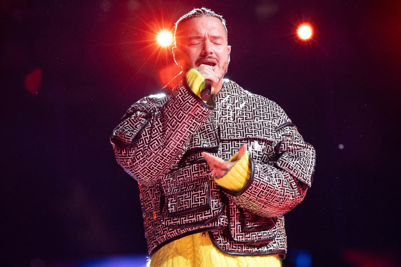 El sabor latino
<b><a href="https://www.univision.com/famosos/valentina-ferrer-y-j-balvin-confirman-en-vogue-esperan-hijo" target="_blank"> corrió a cargo de J Balvin</a></b>, quien ofreció una potente presentación musical sobre el escenario.