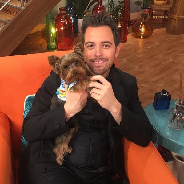 El cantautor y actor mexicano, Mane De La Parra, derrochó cariño y hasta quería llevarse a Tobi a vivir con él.