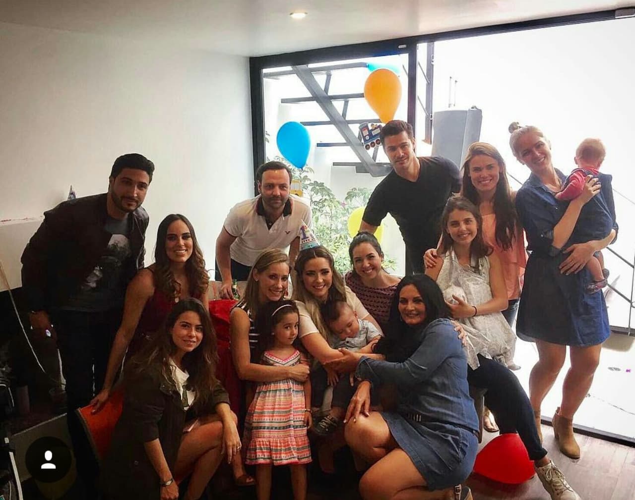 La pareja celebró a Diego en familia y con amigos cercanos.