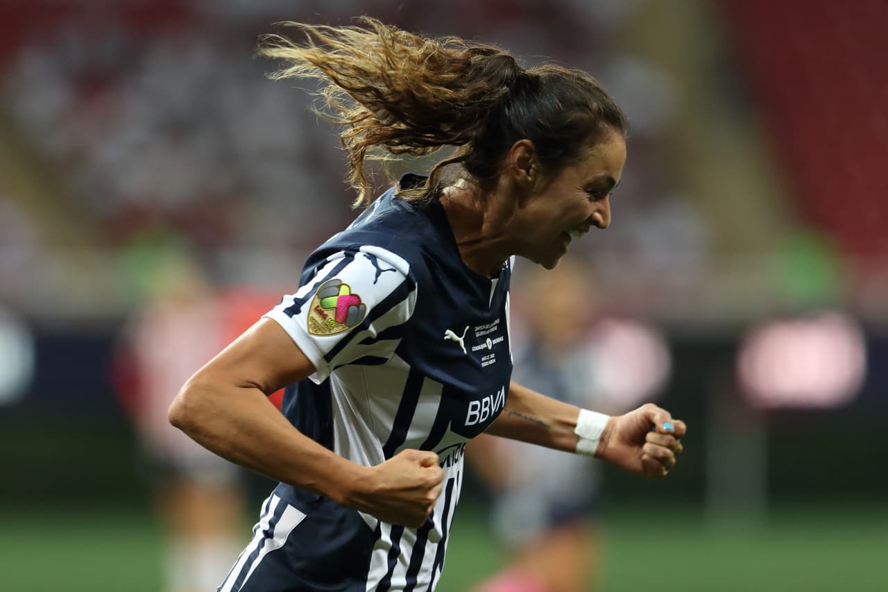 Las Rayadas descontaron al 56’, cuando Rebeca Bernal envió un centro quirúrgico al corazón del área para la llegada de Christina Burkenroad para el 1-1 definitivo. La vuelta s ejuega el lunes en Monterrey.