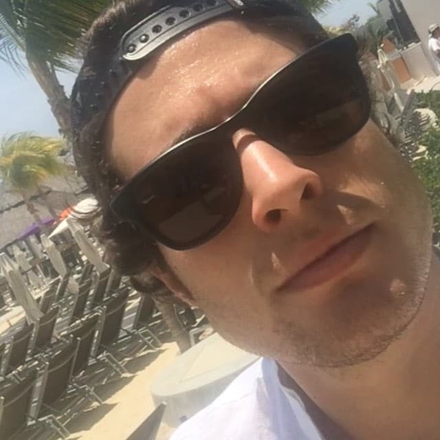 Su viaje se tornó amargo al enterarse del terremoto de 7.8 que azotó Ecuador.