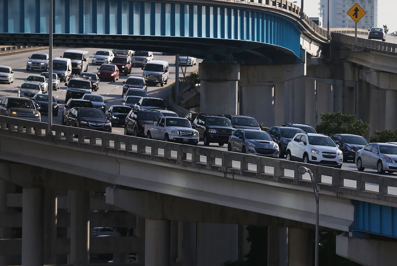 Los conductores que transitan por la autopista I-95 en dirección sur y toman la I-395 para dirigirse a Miami Beach, se verán desde el lunes afectados por el cierre de todo un carril en esta vía, durante los próximos tres años.