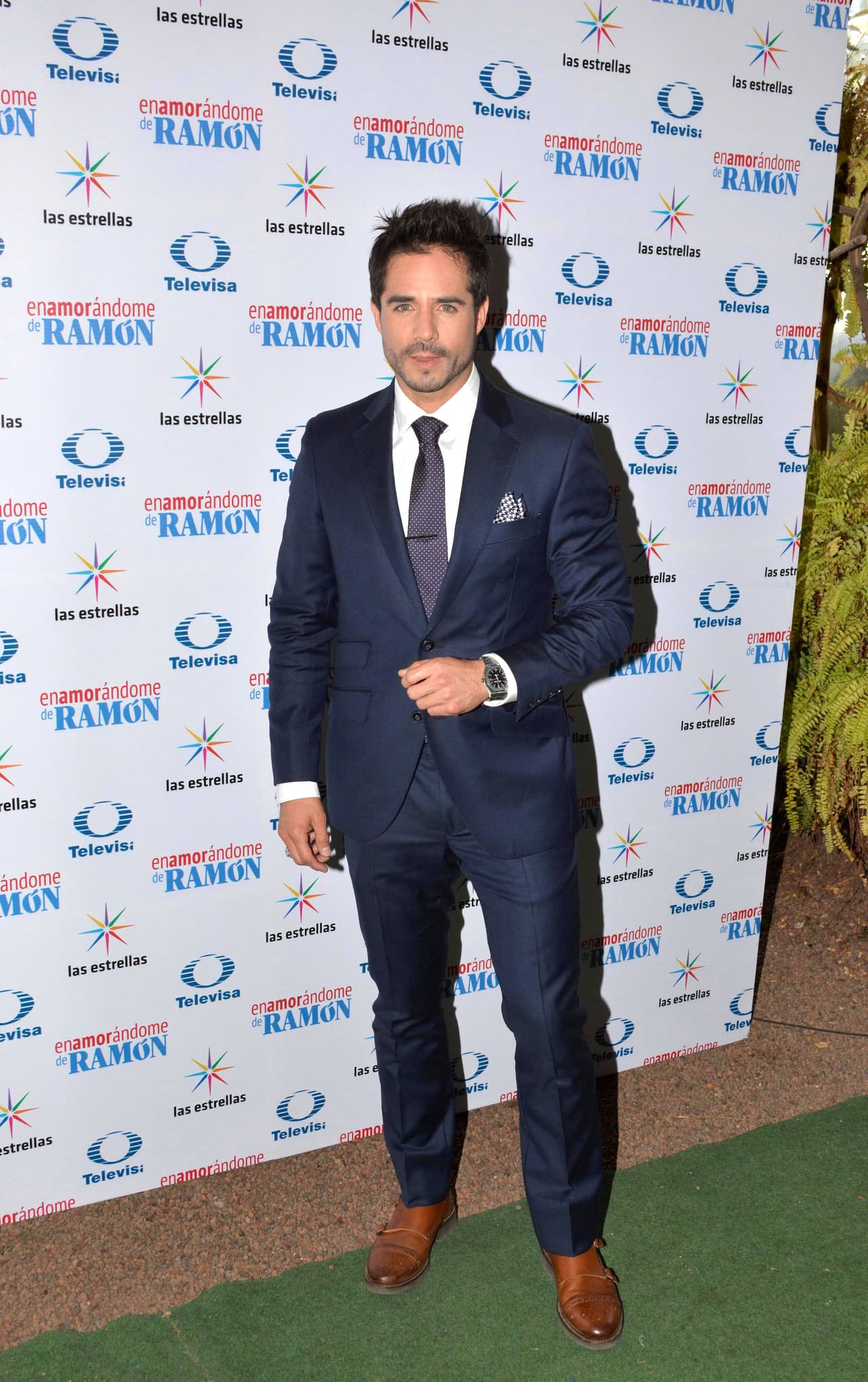 <b><a href="http://www.univision.com/temas/jose-ron">José Ron</a></b> es un año más grande, tiene 36 años de vida, ambos actores no aparentan su edades, pues tienen un físico saludable gracias al ejercicio al que practican todos los días.