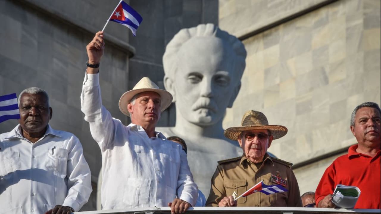 “Lo más revolucionario es defender siempre el Partido”: Miguel Díaz-Canel sustituye a Raúl Castro 