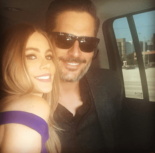 <i>Selfie time it's all the time</i> con este par de enamorados.