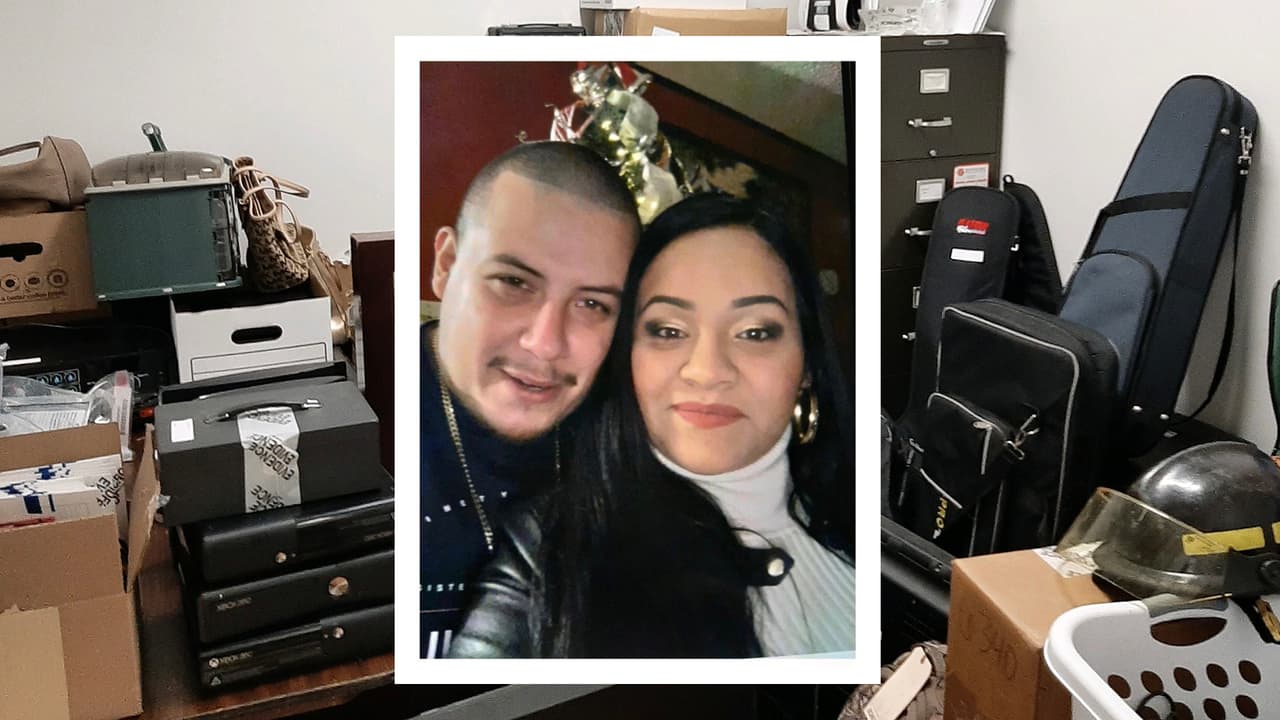 Se busca a matrimonio acusado de robar artículos dentro de casas en el área de Houston