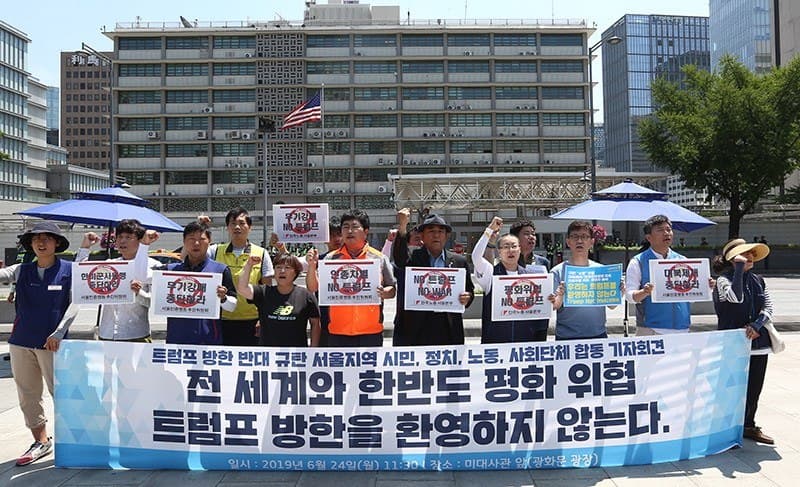 El viaje de Trump se producirá justo después de la cumbre de líderes del G20 en la ciudad de Osaka, Japón, donde se espera que mantenga una reunión bilateral con el presidente chino, Xi Jinping, que a su vez participó la semana pasada en una cumbre en Pionyang con el líder norcoreano, Kim Jong-un.