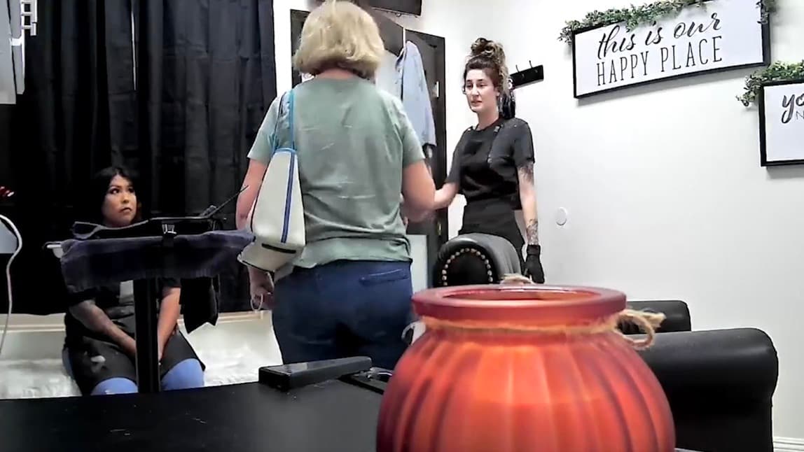 “No apruebo el racismo”: dueña de peluquería expulsa a cliente que rechazó ser atendida por una latina