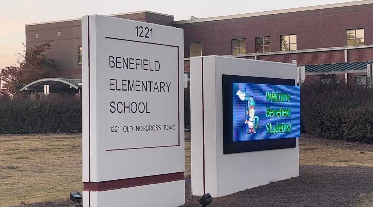 Morales pidió una licencia personal y se esperaba que volviera a su trabajo este noviembre.