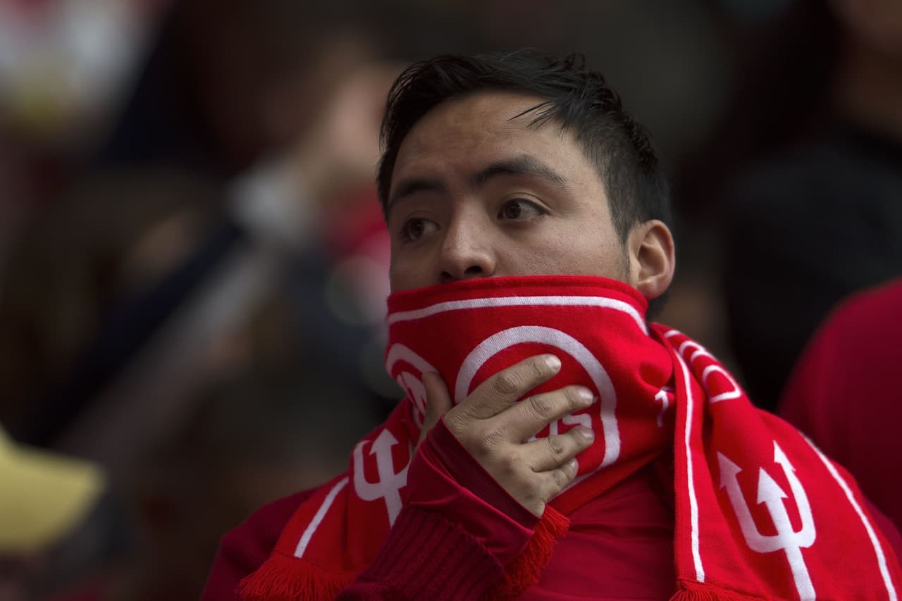 El rojo se apoderó del estadio, de pies a cabeza.