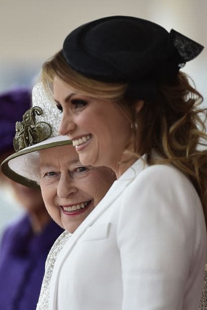 Hasta la reina Isabel quedó encantada con sus atuendos.