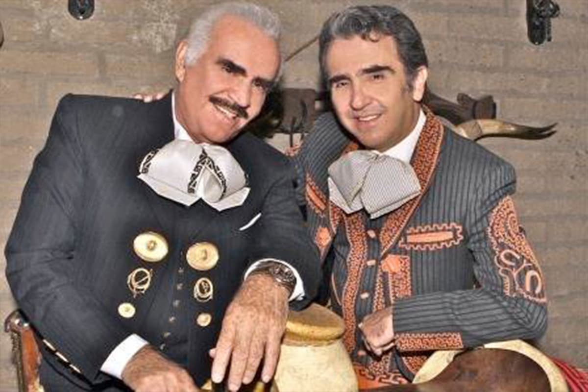 En mayo de 1997, la familia Fernández vivió una de las peores pesadillas de su vida. Vicente Fernández hijo fue secuestrado muy cerca del rancho Los Tres Potrillos. En un principio la familia negó los hechos, más tarde se supo que los secuestradores pedían una recompensa de 5 millones de dólares.