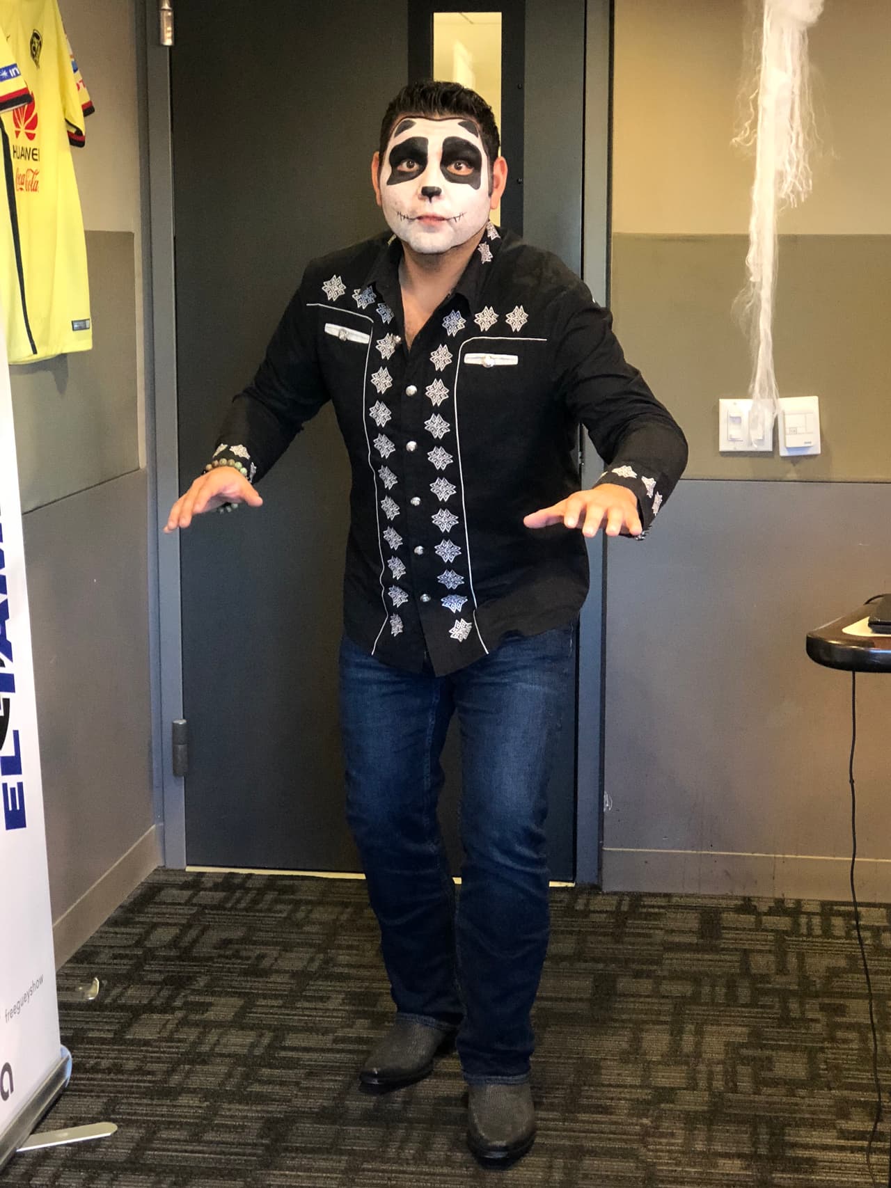 Según él, es un panda-calaverita.