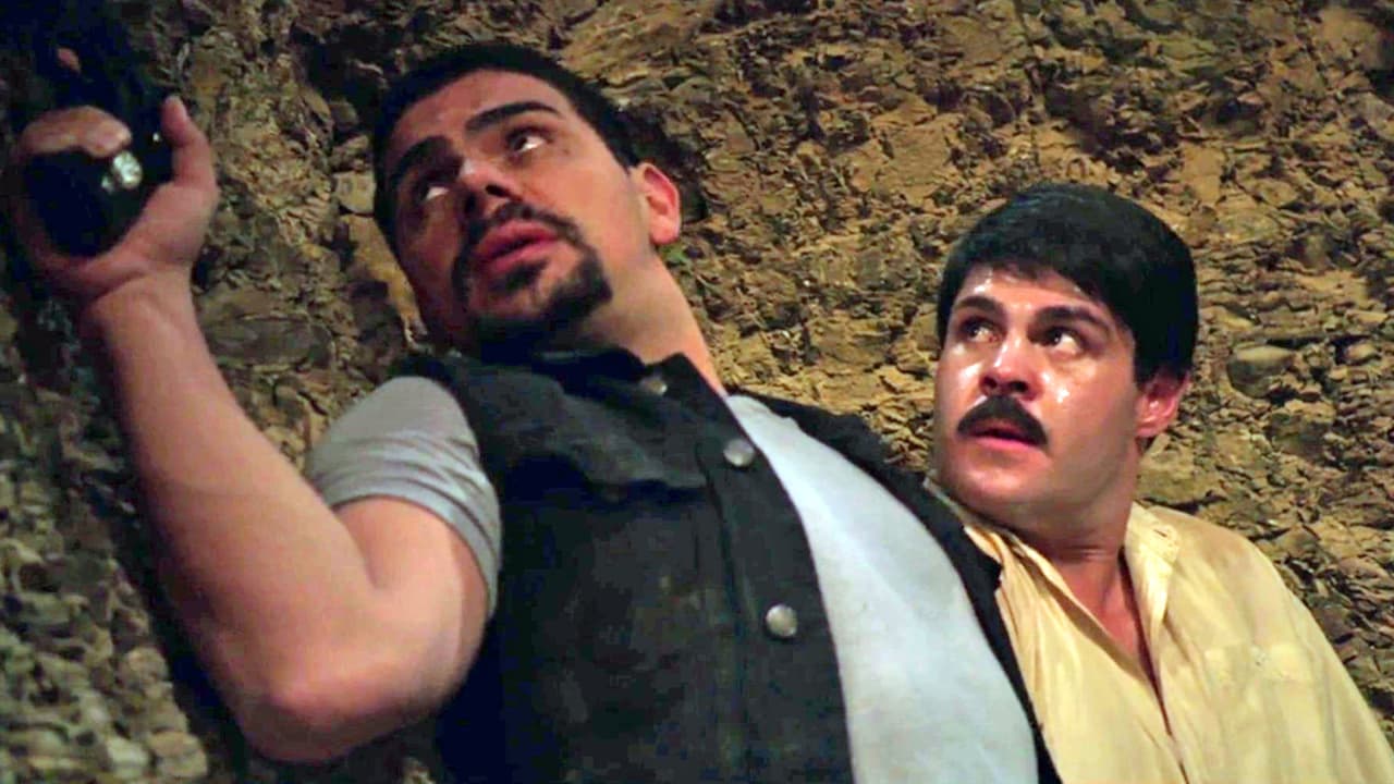 The quad bikes dodge rocks and trees on their way to an area with canyons and ravines. ‘El Chapo’ and ‘Toño’ manage to escape the pursuit and hide inside a deep, narrow cave.