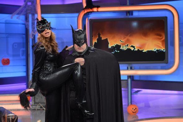 En 2012, Lili se vistió de una sensual Gatúbela, mientras que Raúl fue el 'Hombre Murciélago', aunque en el show le dijeron que era 'Fatman' en lugar de Batman.