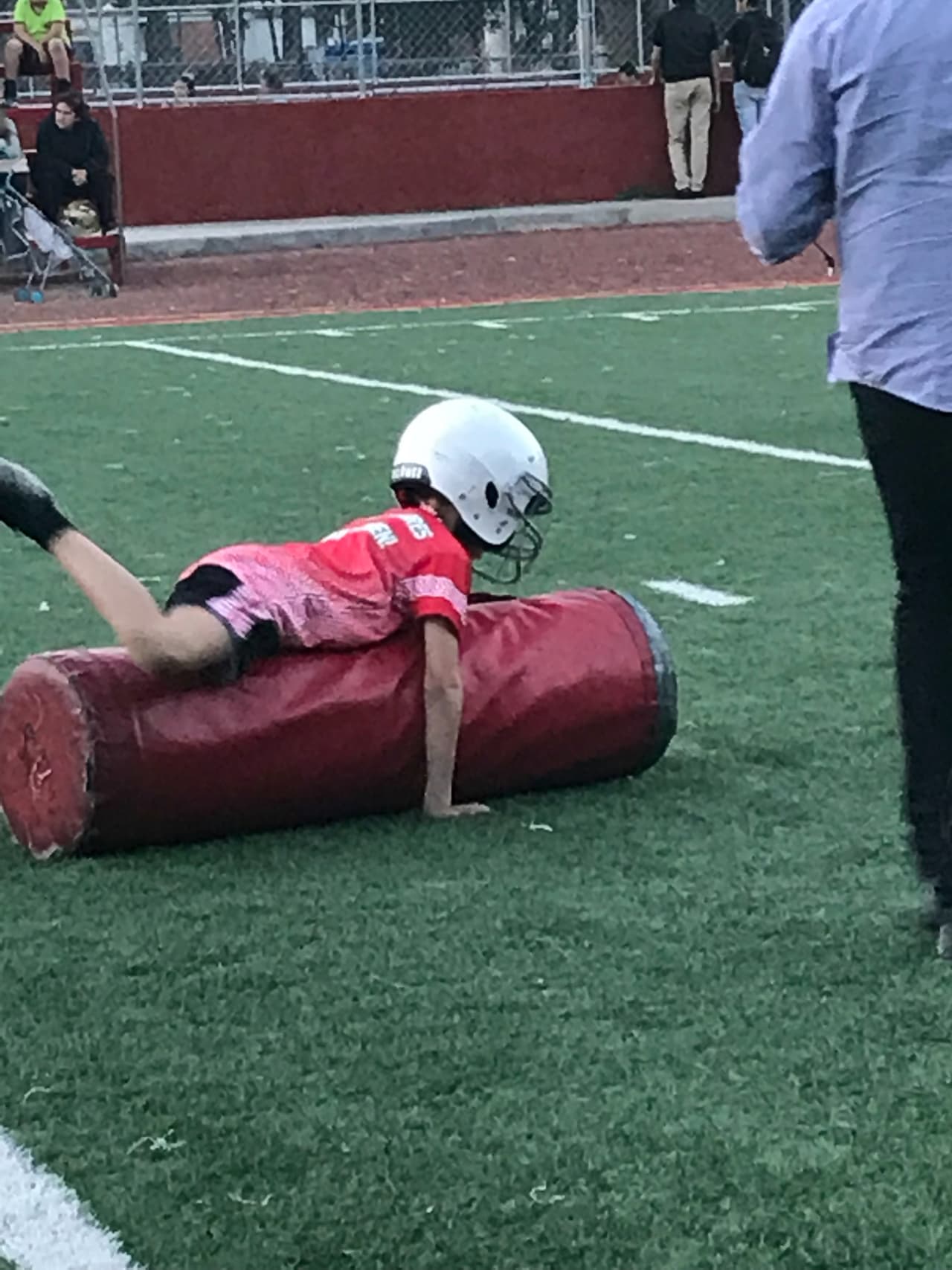 Tanto le gusta este deporte de contacto que ha pensado en hacer una pausa en el baile: "Dice que el siguiente año quiere intentar jugar ya más en forma", explica su madre la señora Patricia.