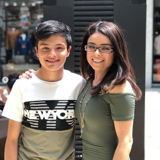 La actriz de Mi marido tiene más familia también confesó que su pareja la hizo salir de una profunda depresión que vivió hace unos meses por la ruptura con su ex, el comediante Archie Balardi, y por alejarse de su hijo, pues él se fue a estudiar lejos de ella, a Pachuca, Hidalgo.