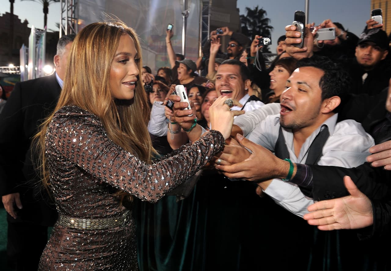 El gran revuelo que causó la visita de JLo conmocionó a los fans y ella no dejó de demostrarles cariño.