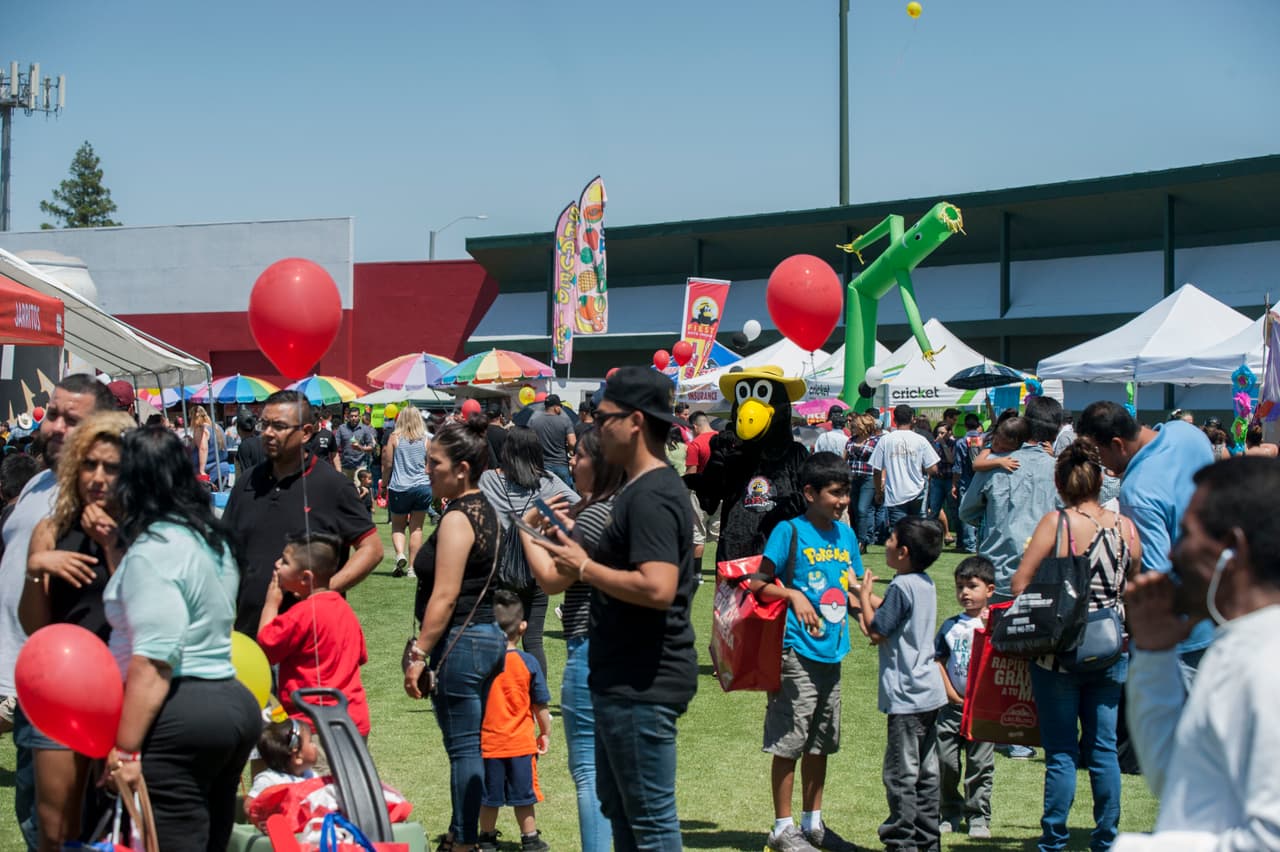 Festival del Cinco de Mayo con la familia Univision Fresno