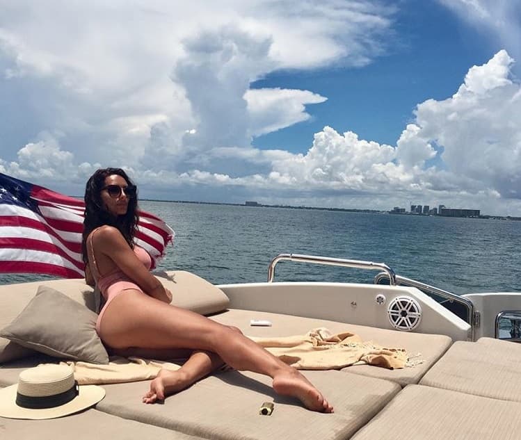 Raffaella Modugno, modelo italiana y novia de Marc Anthony es otra de las que disfruta el sol de Miami a bordo del yate del salsero con quien mantiene una relación desde julio del 2017.
