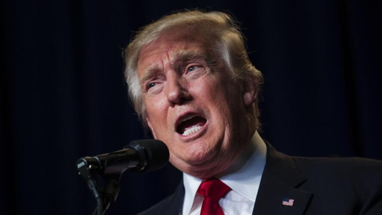 <h3 class="cms-H3-H3">¿Por qué GM está haciendo este cambio?</h3>
<br>El traslado de la Escalade
<b> forma parte de una estrategia más amplia de General Motors para fortalecer su producción dentro de Estados Unidos</b> y adaptarse a la demanda del mercado actual. 
<b>GM invertirá $4,000 millones en plantas del país para expandir su capacidad</b> de ensamblaje de vehículos de gasolina y eléctricos. El cambio también se da en un contexto de tensiones comerciales: 
<b>el presidente <a href="https://www.univision.com/noticias/politica/trump-sector-automotriz-aranceles-mexico-canada-pausa" target="_blank">Donald Trump anunció aranceles del 25% para vehículos y autopartes importadas</a>, lo que llevó a GM a reorientar parte de su producción dentro del país.</b>