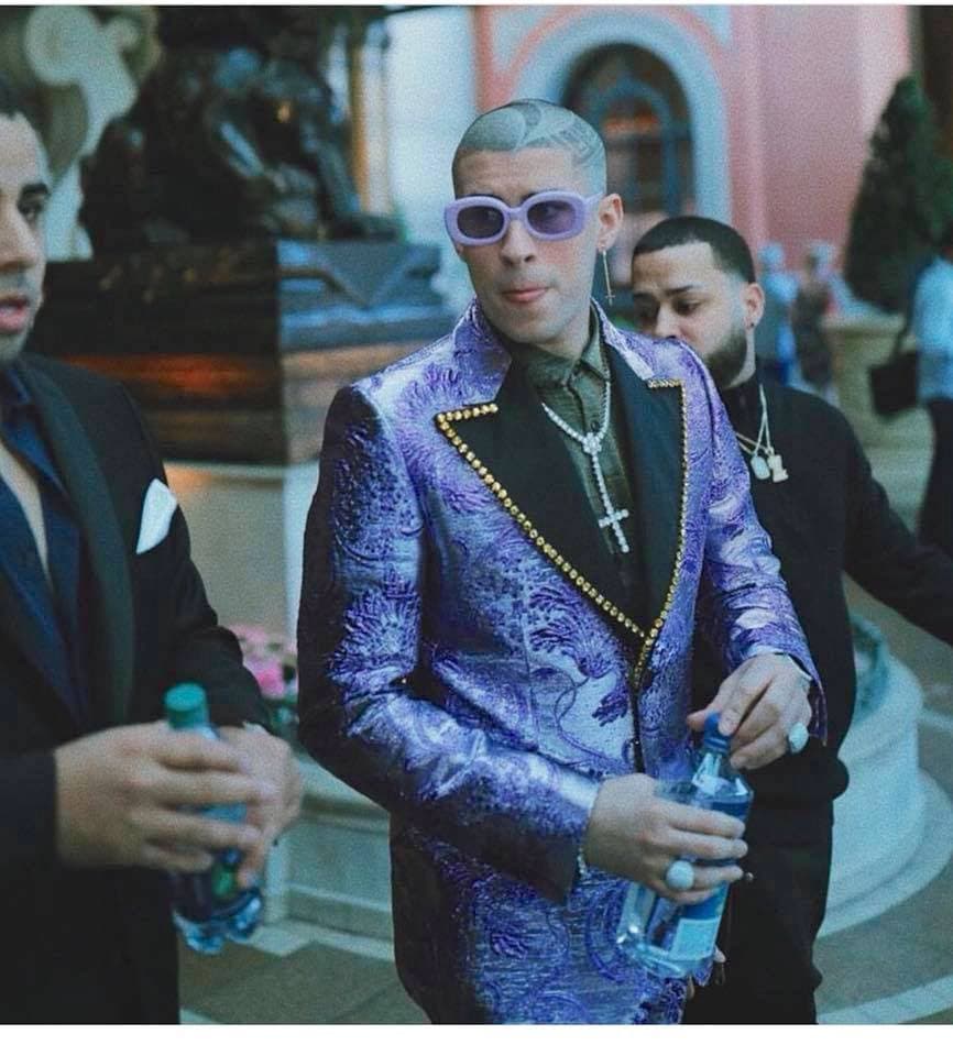 Bad Bunny, por su parte, busca los más excéntricos del mercado. Por ejemplo estos, color morado.
