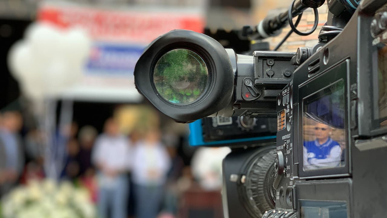 Los medios de comunicación como Univision 45 Houston estuvieron presentes en la cobertura del emotivo evento.