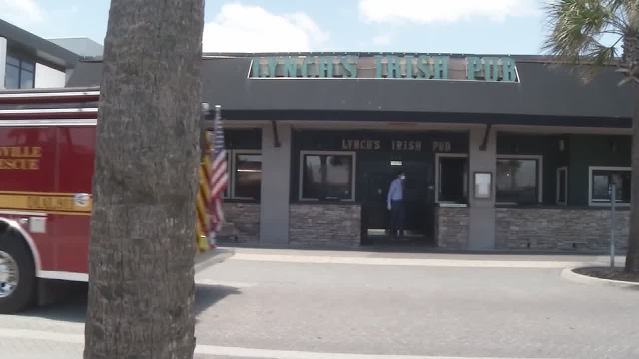 Grupo de 16 amigos se contagia con el coronavirus tras visitar un bar en Florida