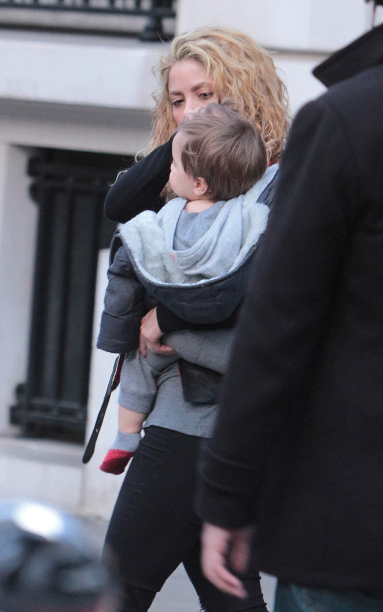 Y la cantante lo cargó en sus brazos durante un largo rato.