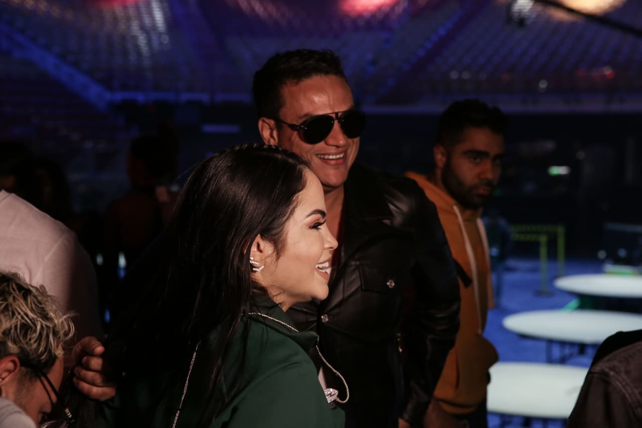 El así lo hizo, y hoy es uno de los cantanes colombianos más exitosos del momento. Uno de sus últimos 'hits' fue su dúo con
<b> <a href="https://www.univision.com/shows/premio-lo-nuestro">Natti Natasha 'Justicia'</a>. </b> El cual sólo en Youtube tiene unos 285 millones de vistas.