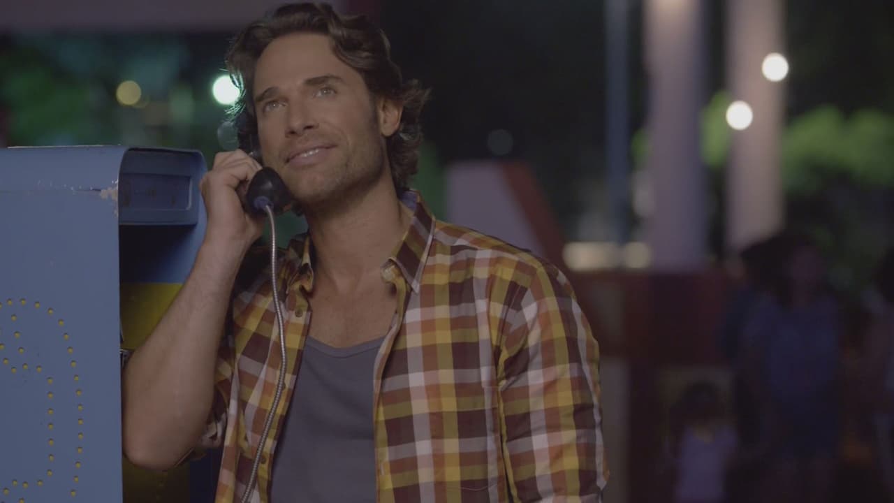 Santiago es soñador, muy honesto y trabajador, es un taxista.