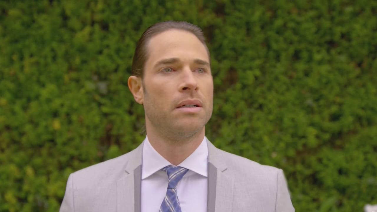 Vestido de traje y con el cabello para atrás tenemos a Marcelo Salvaterra.