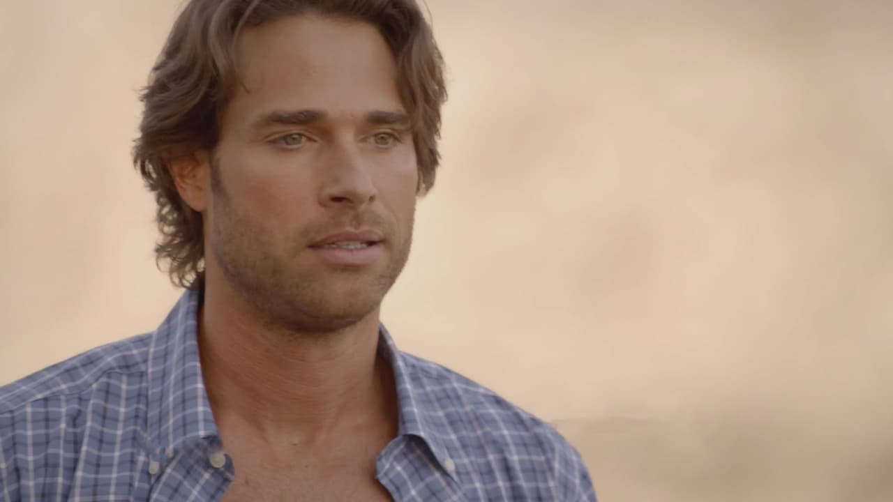 En "Tres veces Ana" da vida a un hombre que perdió la memoria en un accidente y ahora ha adoptado una nueva identidad.