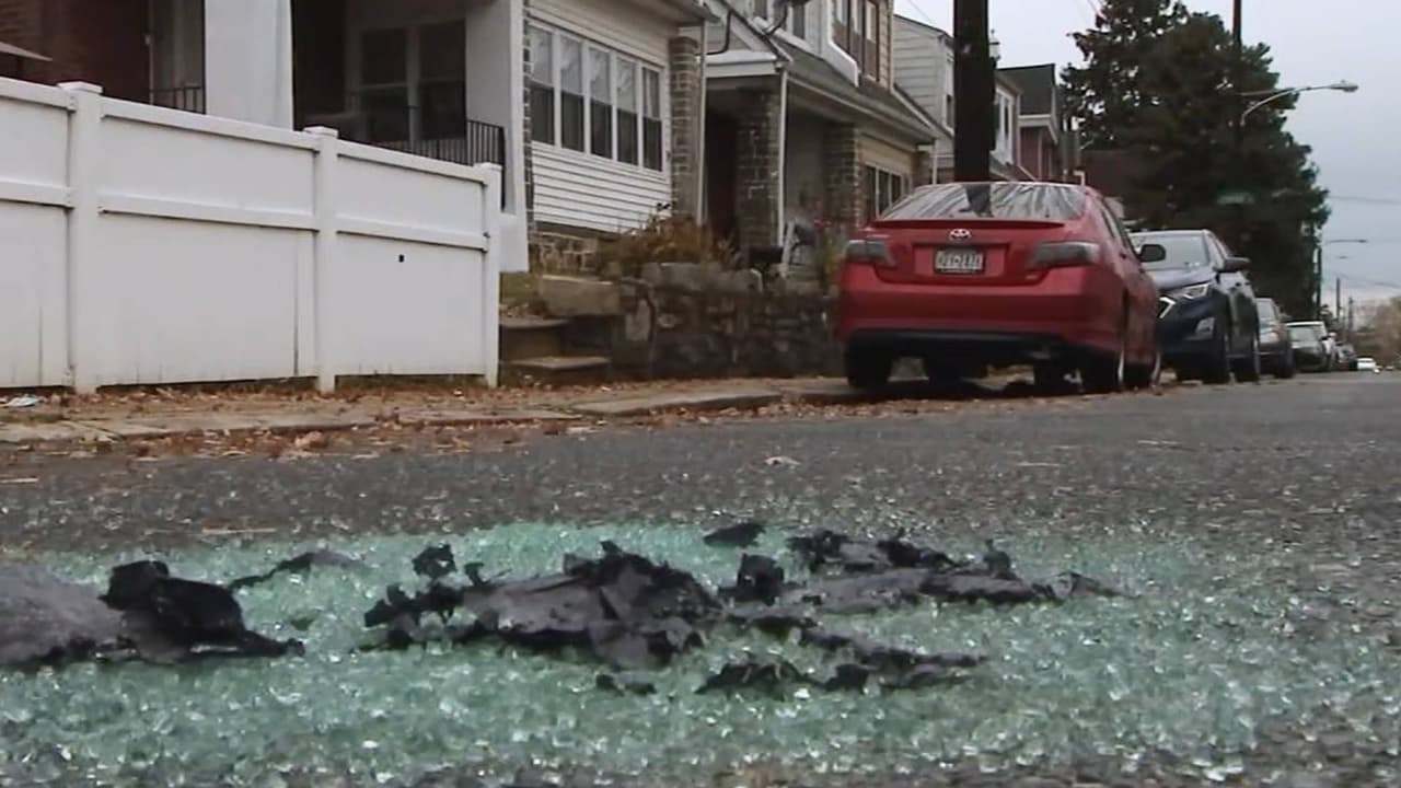 Al menos una docena de automóviles amanecieron vandalizados este Día de Acción de Gracias en Filadelfia