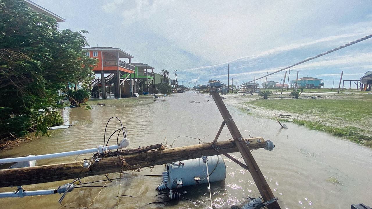 El huracán Laura azotó con toda su fuerza la parroquia de Cameron, en Louisiana, que da justo a las costas del Golfo de México. Su poder destructor como ciclón de categoría 5 generó en muchos casos, daños catastróficos. Pero el esfuerzo de las autoridades por evacuar a las personas de esta área relativamente poco poblada hizo que la mayoría de los daños fueran solo materiales.