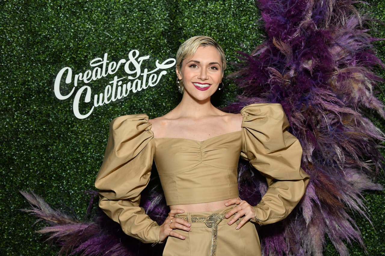 Alyson ha prestado su voz a múltiples personajes animados como Isabella de ‘Phineas y Ferb’ y Batgirl en ‘Young Justice’. También participó en películas de Disney Channel y Nickelodeon, como 'Camp Rock' y 'Drake y Josh'.