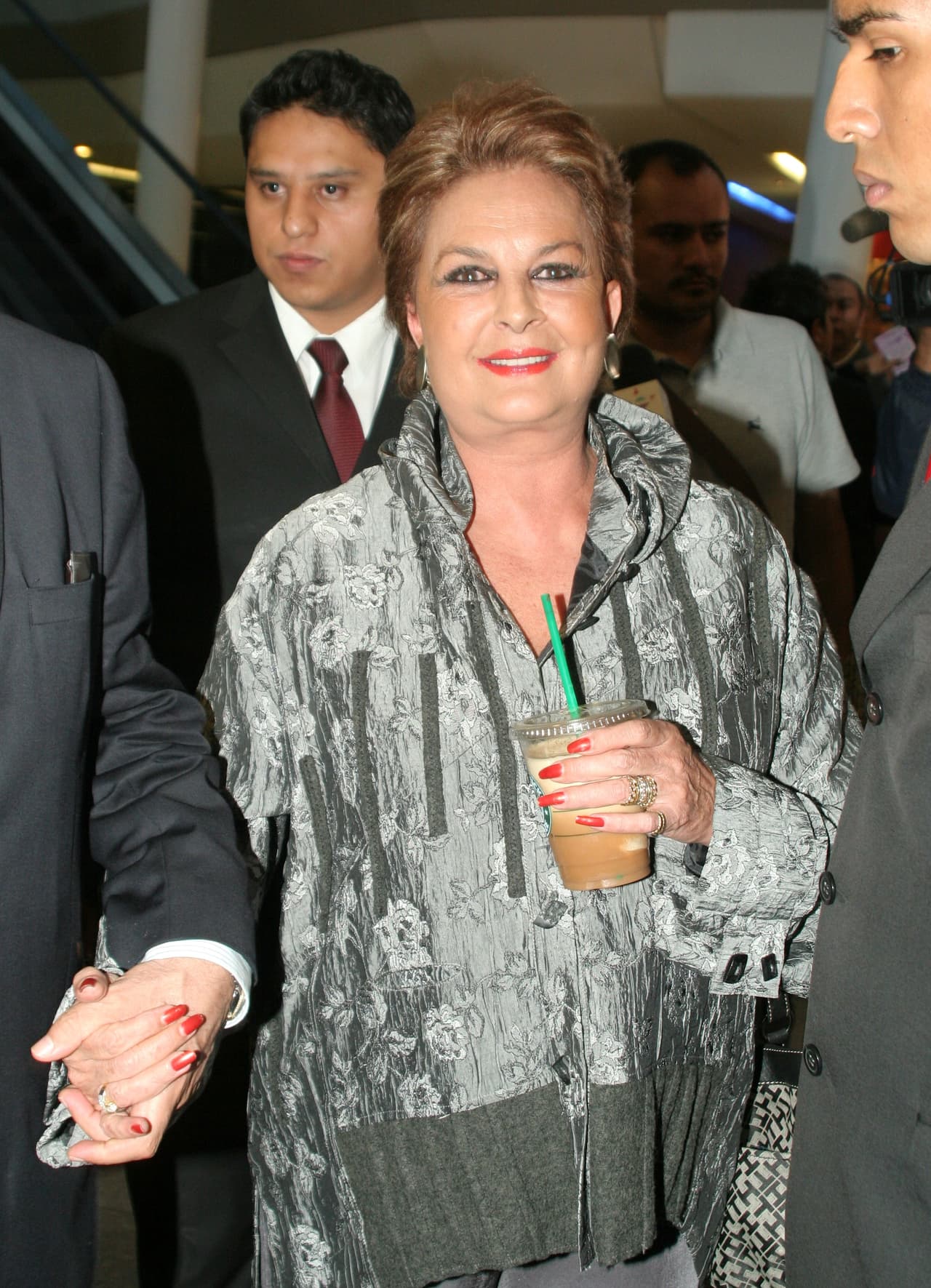 "No, 
<b>de ninguna manera</b>", dijo Talina Fernández al matutino 'Venga la alegría' cuando se le cuestionó si habría misa este año pese a la 
<b><a href="https://www.univision.com/noticias/salud/mapa-actualizado-del-coronavirus-cifras-de-casos-confirmados-y-fallecidos" target="_blank">contingencia sanitaria</a></b>. 
<br>