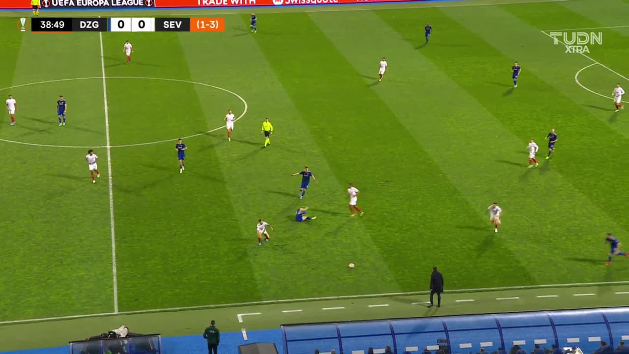 ¡TIRO ATAJADO! disparo por Rafa Mir.