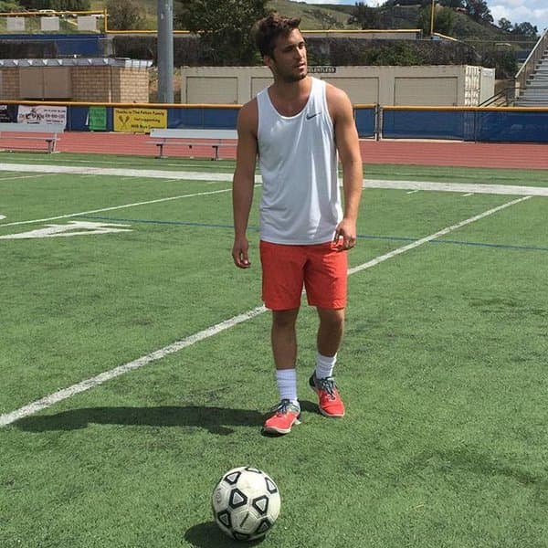 5. Su comida favorita es el sushi y los tacos al pastor, los cuales comería por el resto de su vida.