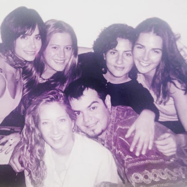 Inició su carrera en el espectáculo gracias al baile, a los 6 años estudió ballet clásico.