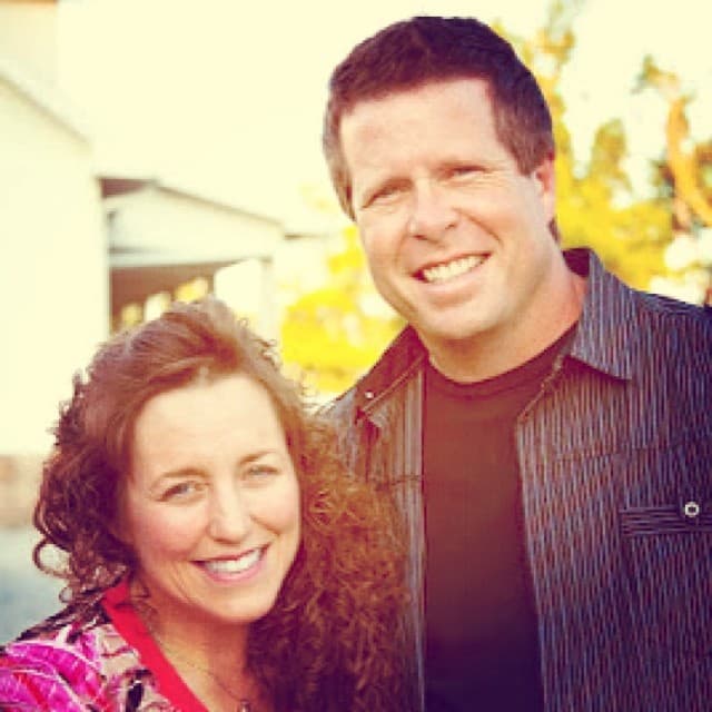 Alegan que Josh no violó a sus hermanas: "Sólo las tocó por encima de sus ropas", excusó Jim Bob.