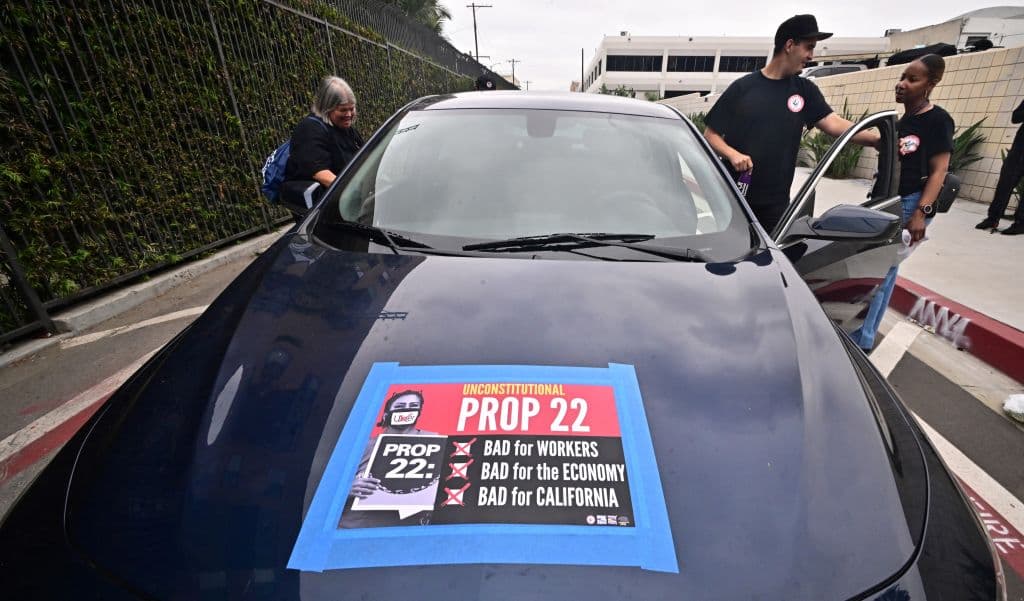 La coalición que respalda la Propuesta 22 ha encargado varios informes que entran en conflicto con estos hallazgos.